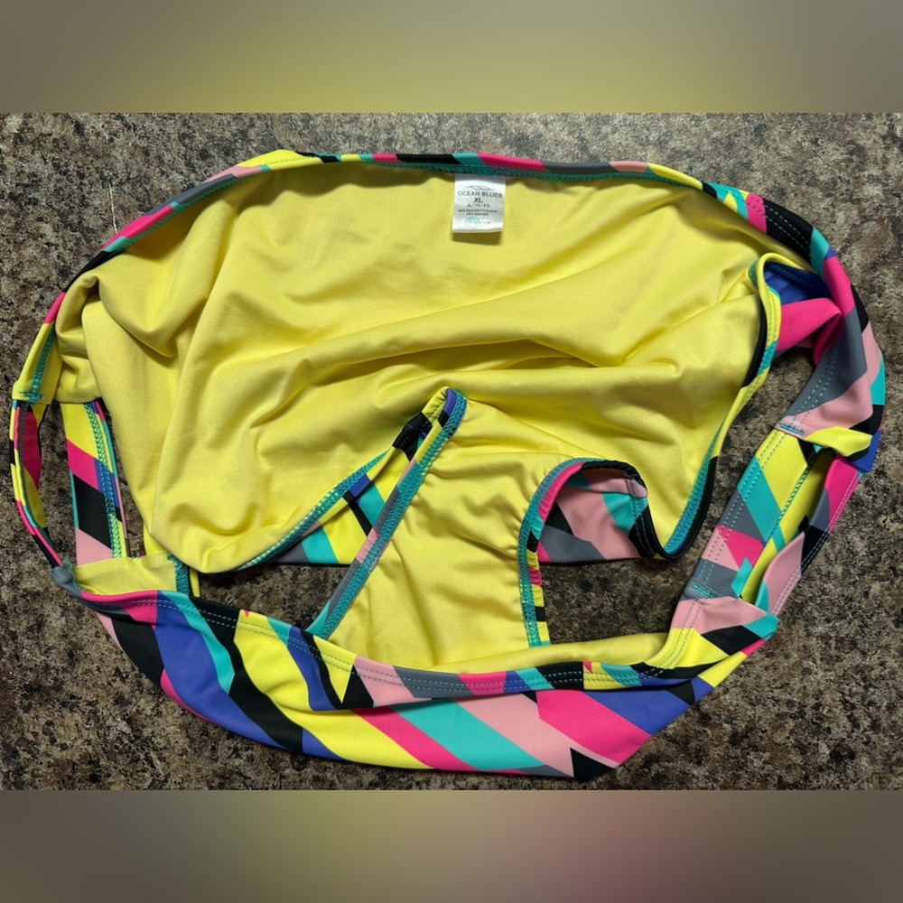 Colorful Geometric Bikini Bottom - Picture 3 of 4